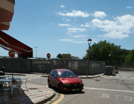 cotxe aparca incivisme